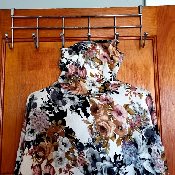 Floral long-sleeved - Picture 3 of 4